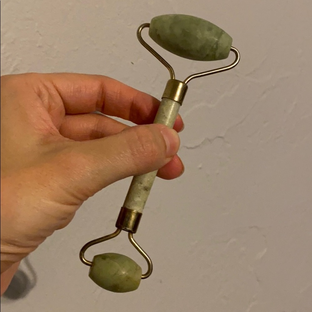 Jade facial roller